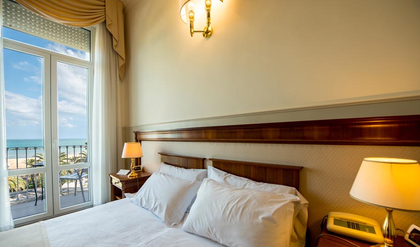hotel 4 stelle mare marche